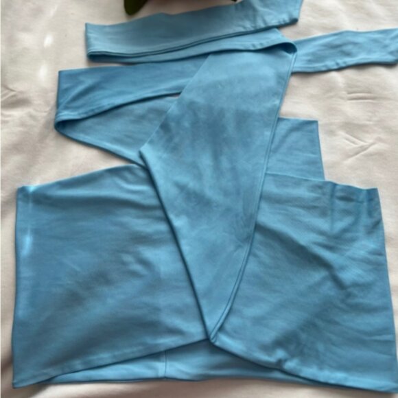 Halter wrap top - Picture 2 of 3